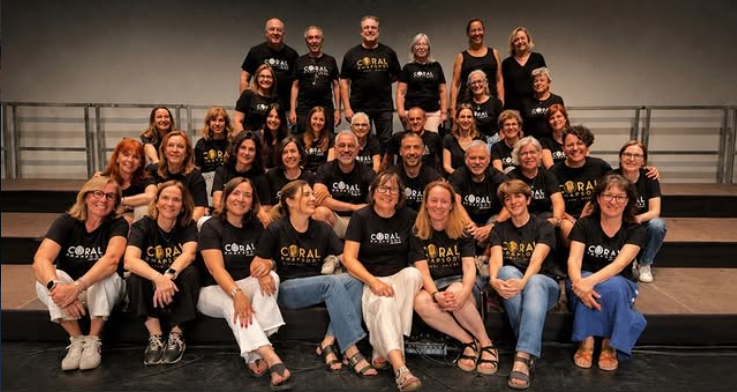 Coro con las camisetas personalizadas entregadas por WHO